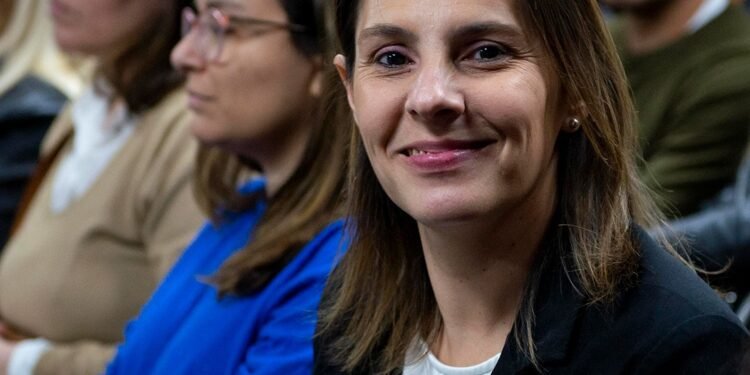 Encuentro Cívico Oliva propone a la abogada Verónica Rossi como Defensora del Vecino