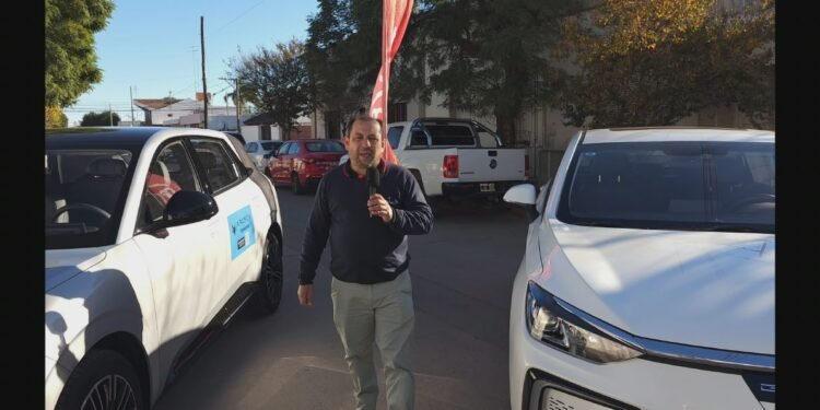 Veneranda revoluciona el mercado automotriz en Oliva con la llegada de BAIC y ARCFOX