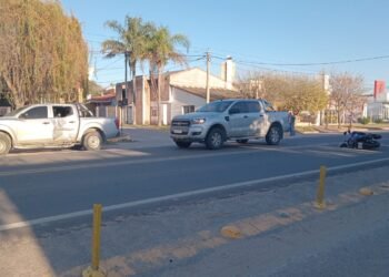 Tragedia en Laguna Larga: Un joven motociclista falleció tras colisionar con una camioneta en la Ruta 9