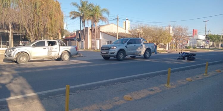 Tragedia en Laguna Larga: Un joven motociclista falleció tras colisionar con una camioneta en la Ruta 9