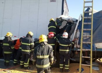 Grave accidente en la Autopista Córdoba-Rosario a la altura de Oncativo: choque de camiones y tránsito cortado
