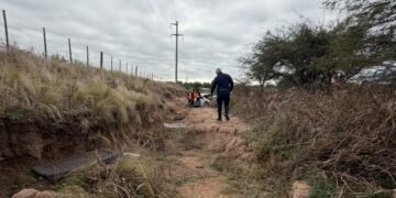 Grave accidente en Ruta 13: Un joven de Villa del Rosario pelea por su vida tras un violento despiste