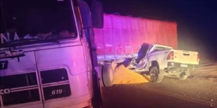 Trágico choque fatal entre una pickup y un camión entre Villa Ascasubi y Colonia Almada