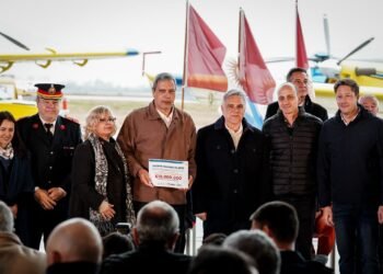 El cuartel de Bomberos de James Craik recibió 18 millones de pesos y la Provincia suma tres aeronaves de rescate