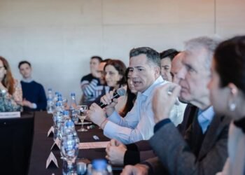 ¿Federalismo o estrategia electoral? Bornoroni junto a intendentes y con créditos de hasta $300 millones del Banco Nación