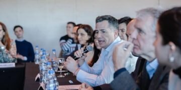 ¿Federalismo o estrategia electoral? Bornoroni junto a intendentes y con créditos de hasta $300 millones del Banco Nación