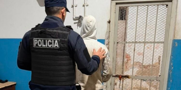 Oliva: Aprehendieron a un joven por violencia familiar y secuestraron una moto en operativos preventivos