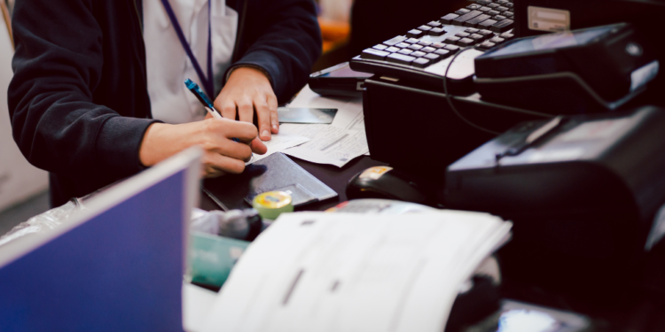 Bancos y billeteras virtuales fueron sancionados: cuales son y el monto de la multa aplicada