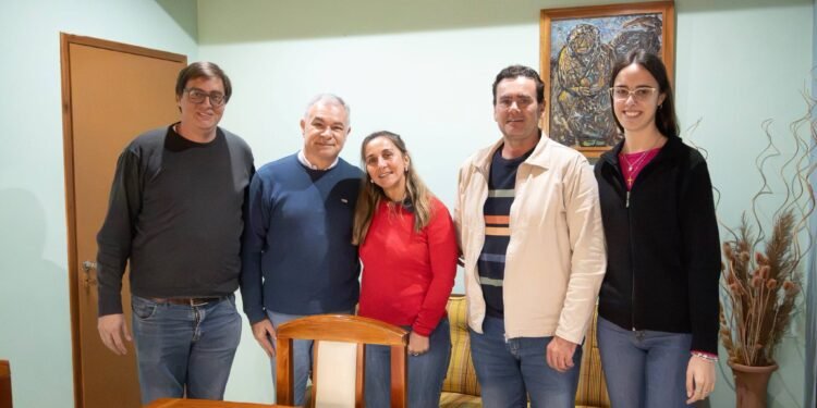Pampayasta Sud: Firma de convenio con el Colegio de Arquitectos para facilitar la regularización de viviendas con importantes descuentos