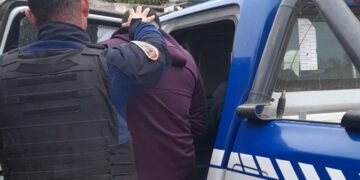 Oncativo: Detuvieron a tres hombres y secuestraron un vehículo vinculado a causas contra la propiedad; uno tenía pedido de captura