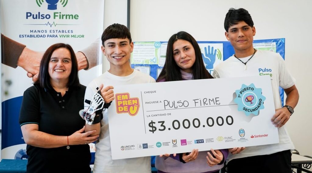 PulsoFirme: El proyecto de jóvenes de Alta Gracia que transforma la tecnología en empatía y esperanza para personas con Parkinson y artritis