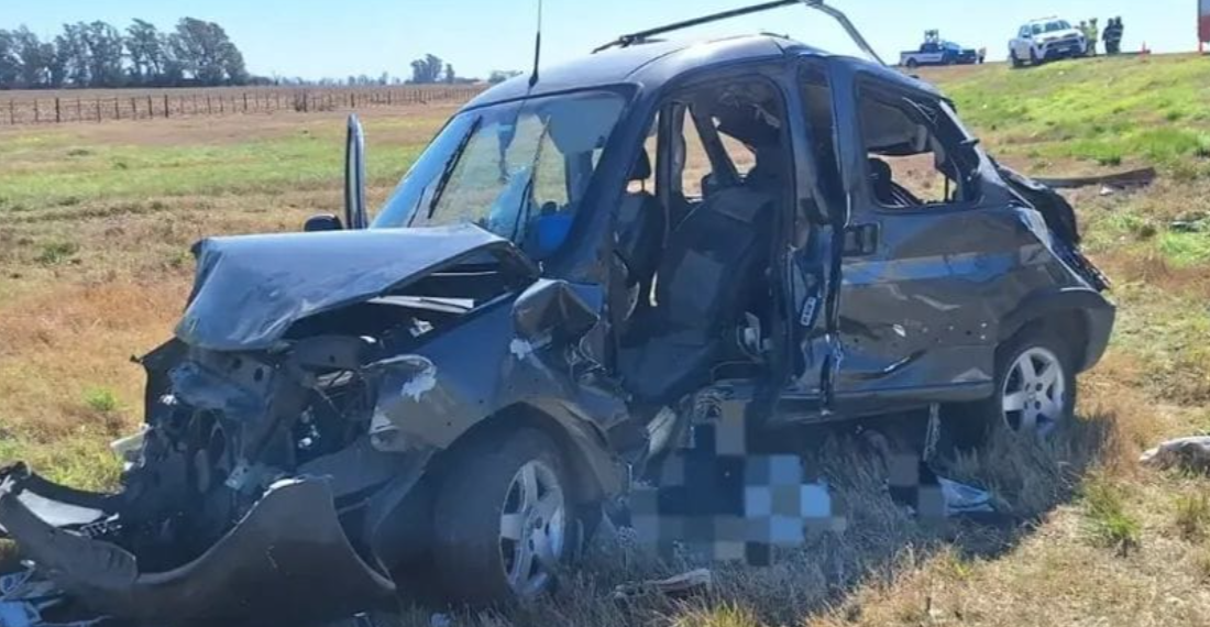 Trágico vuelco en la autopista Córdoba-Rosario: Un muerto y tres heridos tras el despiste de un utilitario en el kilómetro 621