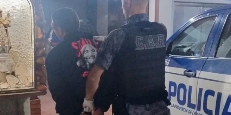 Dramático rescate en Río Tercero: mantuvo retenidas a su expareja y sus dos hijas con un cuchillo e hirió a dos policías