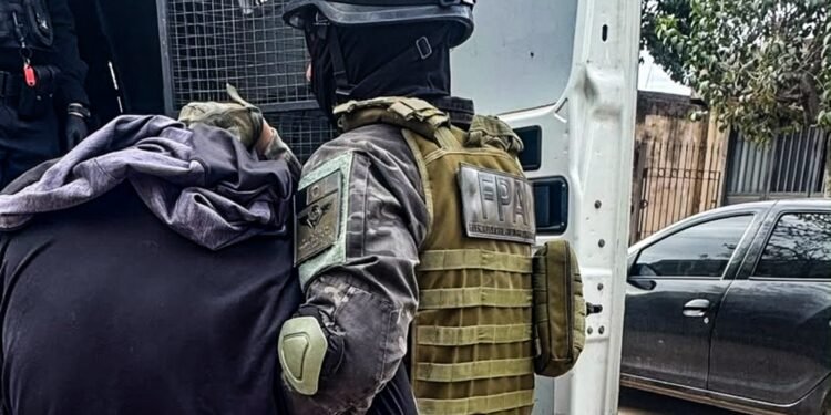 Golpe al narcotráfico en Villa María: la FPA ejecutó 34 allanamientos, secuestró más de 6.000 dosis de droga y detuvo a 11 personas