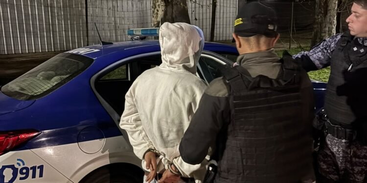 Violento asalto en Pilar: detuvieron a un joven de 18 años y secuestraron un arma de fuego tras un allanamiento