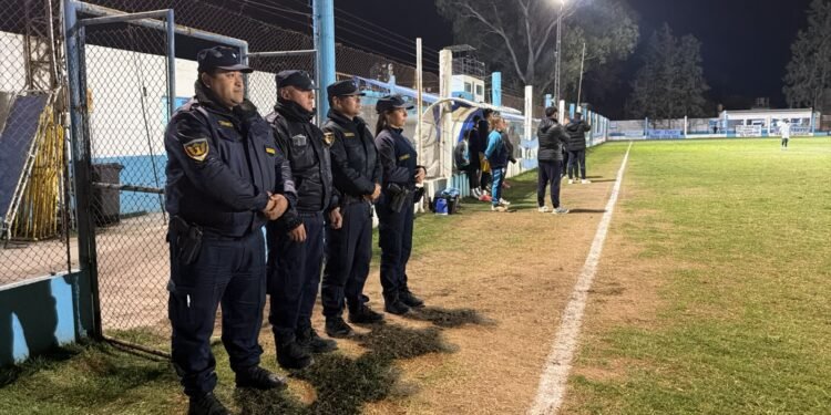 Oncativo: labraron actuaciones contra el Club Flor de Ceibo por el uso irregular de pirotecnia sonora en un partido de fútbol