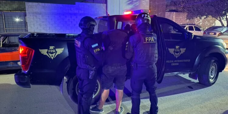 Operativo antinarco en Villa María: la FPA desbarató un punto de venta y detuvo a dos hombres en barrio San Martín