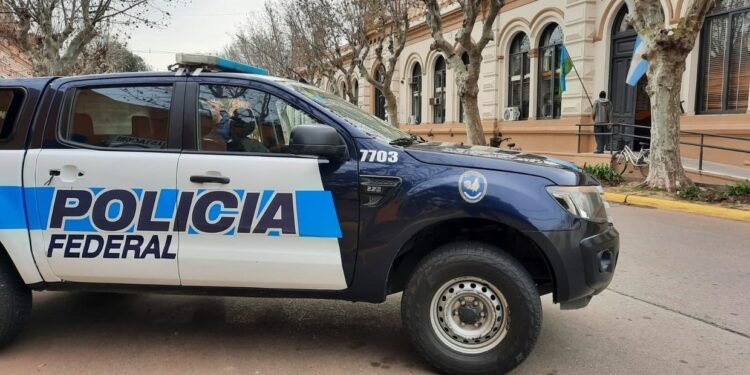 Operativo federal en Oliva y la región: Quince allanamientos y nueve detenidos en una causa por presunta corrupción y desvío de fondos judiciales