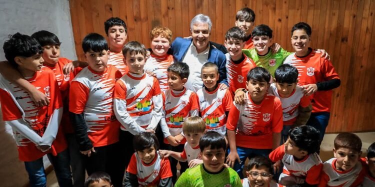 Fuerte impulso a Pampayasta Sud y Pampayasta Norte: Llaryora anunció fondos para el Polideportivo Arena, viviendas y obras de infraestructura