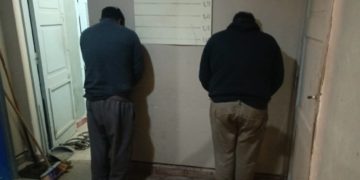 Alerta en General Fotheringham: detuvieron a dos hombres que merodeaban con luces apagadas y herramientas