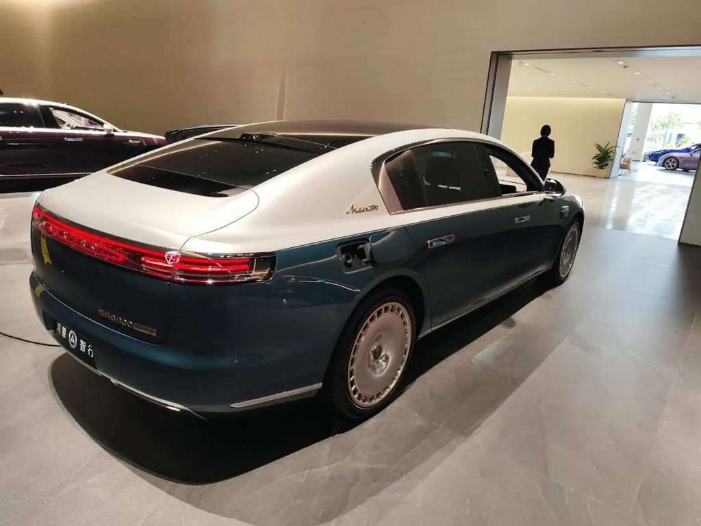 Proyección internacional: autoridades de la COSP Oliva visitaron el imponente complejo tecnológico e industrial de Huawei en China