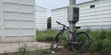 Esclarecimiento en Oncativo: la Policía halló una bicicleta robada que estaba oculta entre los pastizales