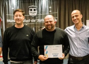 Fortalecimiento institucional en Tercero Arriba: el Gobierno de Córdoba entregó aportes económicos en Hernando, Dalmacio Vélez y James Craik