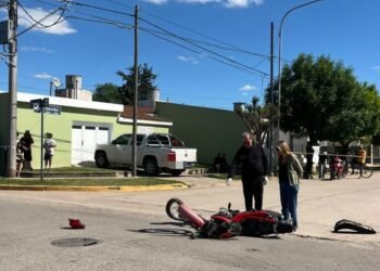 Tragedia vial en Villa María: un motociclista de 21 años falleció tras colisionar en una esquina