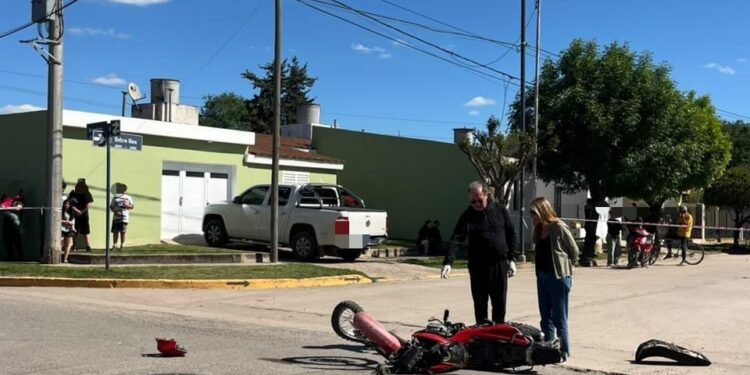 Tragedia vial en Villa María: un motociclista de 21 años falleció tras colisionar en una esquina