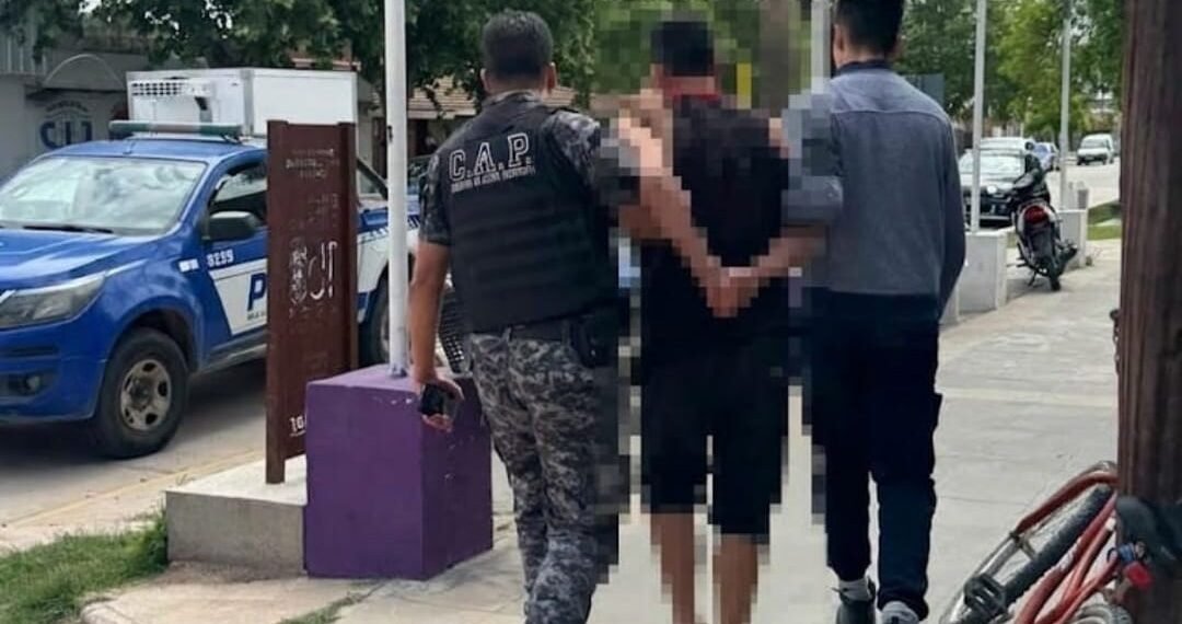 Detuvieron en Pilar al presunto autor de grafitis vandálicos en edificios públicos
