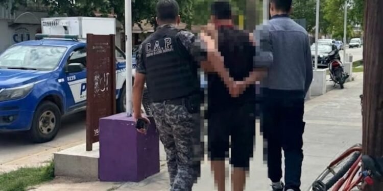 Detuvieron en Pilar al presunto autor de grafitis vandálicos en edificios públicos