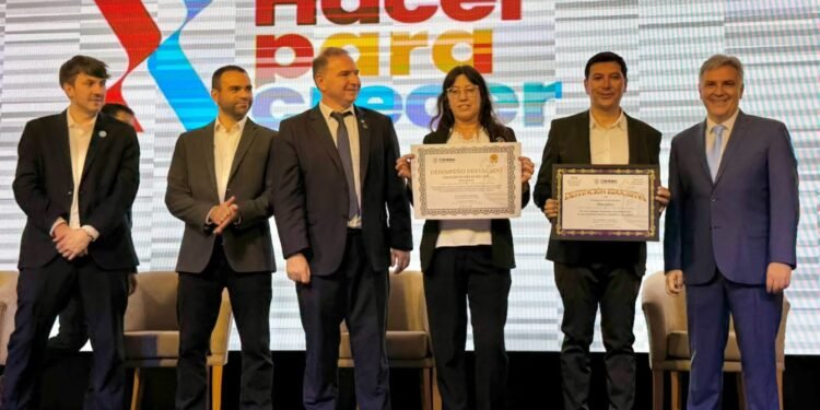 Oncativo recibió una distinción provincial por su política educativa y sus resultados en las pruebas Aprender