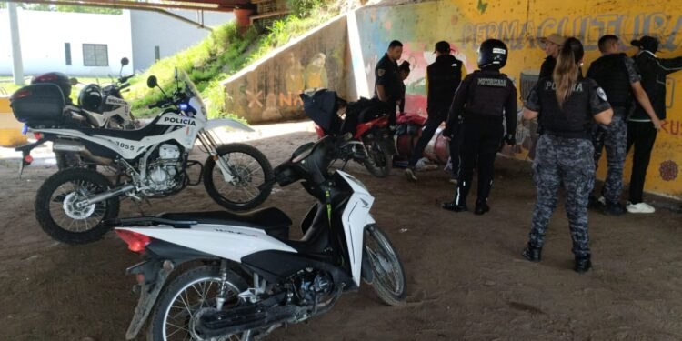 Intentó escapar a pie en un control, lo atraparon y recuperaron una moto robada en la Costanera de Pilar