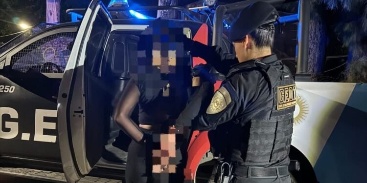 Operativos nocturnos en Villa Nueva y Villa María: tres aprehendidos por peleas, disturbios y portación de arma blanca